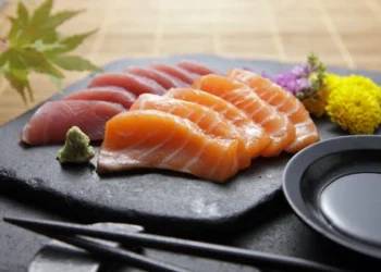 Salmão ou atum: qual escolher para perder peso, ganhar energia e proteger a saúde