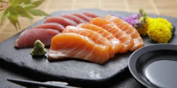 Salmão ou atum: qual escolher para perder peso, ganhar energia e proteger a saúde