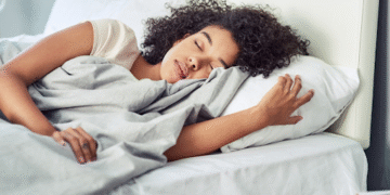 Rugas do sono: por que aparecem e o que fazer para preveni-las