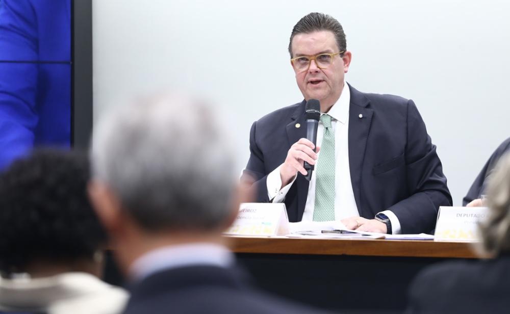 Deputado quer explicações de Wolney sobre aumento da fila do INSS