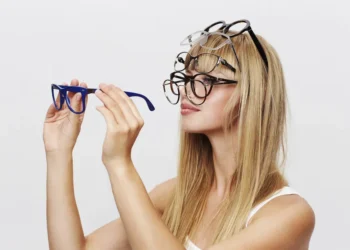 Novo remédio promete "salvar" a vista de quem depende de óculos