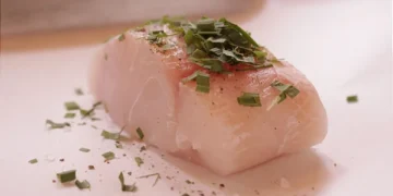Nutricionistas estão implorando para que você largue o salmão e coma esse peixe brasileiro que é mais saudável