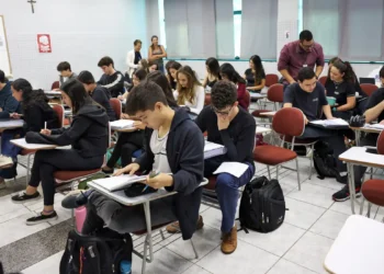 Estudantes inscritos no ENEM 2025 vão ganhar segunda chance na prova, em dezembro