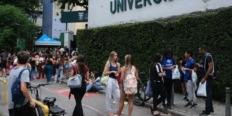 Evento inesperado "derruba" o ENEM e estudantes terão que fazer nova prova em 17/12