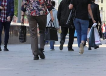 Novo estudo aponta: um único fator poderia dobrar a renda da população mais pobre no Brasil