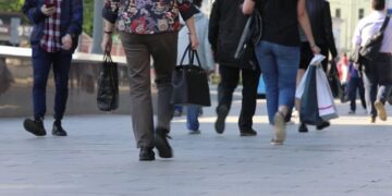Novo estudo aponta: um único fator poderia dobrar a renda da população mais pobre no Brasil