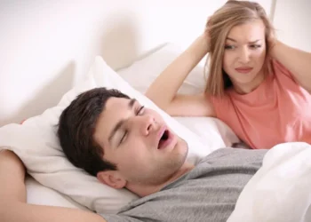 Especialista alerta: se você ronca de forma alta e frequente — corra imediatamente para até um médico
