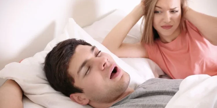 Especialista alerta: se você ronca de forma alta e frequente — corra imediatamente para até um médico