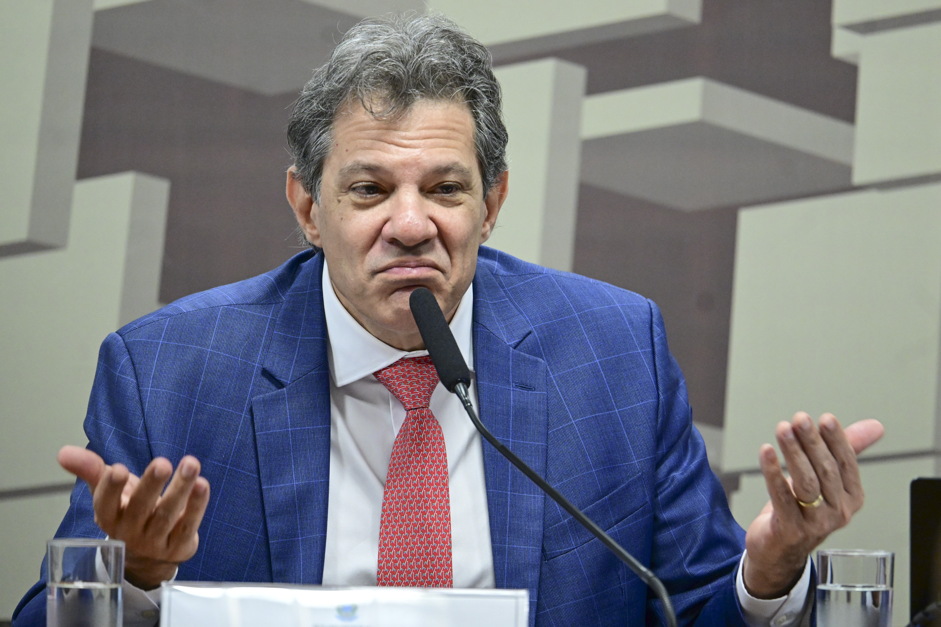Haddad não quer mais falar sobre juros?