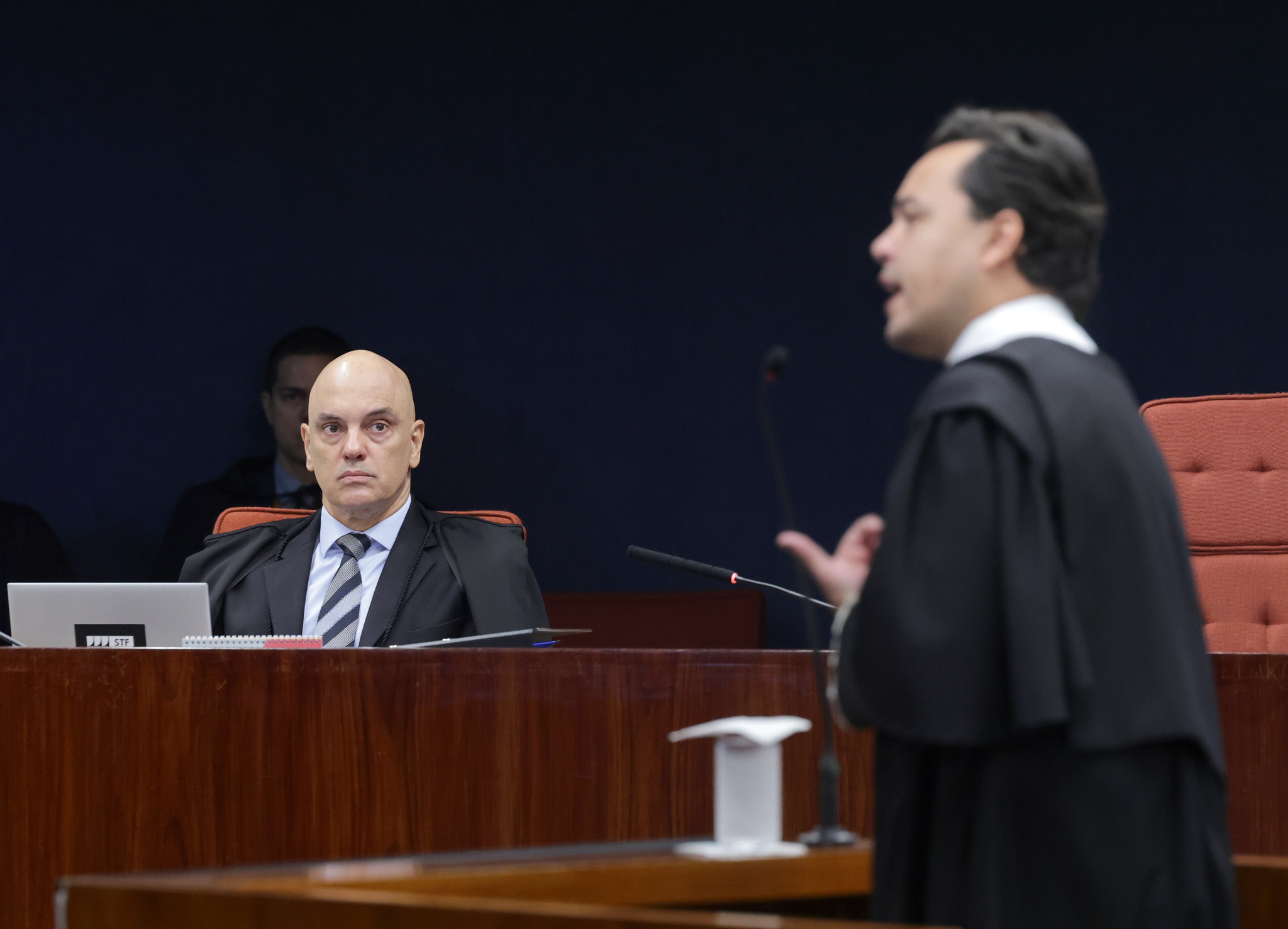 Advogado compara caso de Filipe Martins ao de Vorcaro