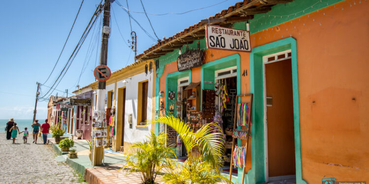 A cidadezinha do Brasil com casas coloniais: um lugar vibrante de arte, praia e boa energia