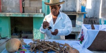 Nessa cidade de 10 mil habitantes, os mortos são desenterrados para um ritual