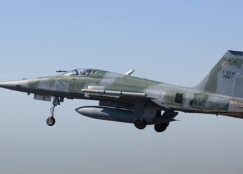 Moradores relatam pavor após surgimento de "nave monstruosa" de 15 metros no céu do Brasil