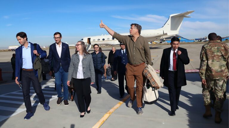 Vice de Rubio chega à Bolívia para posse de Rodrigo Paz: "Uma nova era"