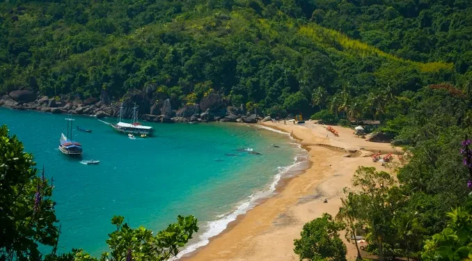 Tão bonita quanto Fernando de Noronha, cidade do litoral de SP custa menos e encanta os turistas