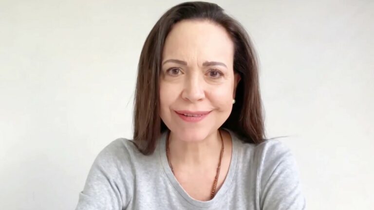 Latinos querem Maduro deposto e María Corina no poder