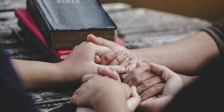 A oração para pedir proteção, prosperidade e começar dezembro com energia renovada