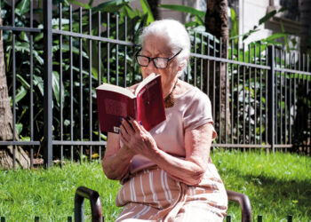 Nem todos sabem, mas existe uma lei que garante R$ 600 por mês para quem é idoso