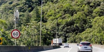 Nova tecnologia já chegou ao trânsito brasileiro e está multando motoristas sem eles nem perceberem