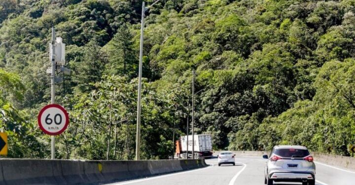 Nova tecnologia já chegou ao trânsito brasileiro e está multando motoristas sem eles nem perceberem