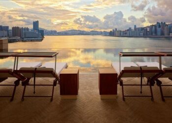 Melhor hotel do mundo tem mais de 400 quartos, piscina de 25 metros e uma vista de tirar o fôlego