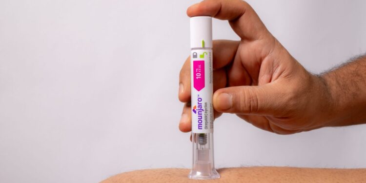 Alerta para quem aplica Ozempic e Mounjaro: pesquisadores descobrem reação inesperada no corpo