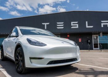 Parece sonho, mas não é: carro da Tesla pode ser adquirido por cerca de R$ 320, neste país