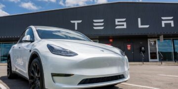 Parece sonho, mas não é: carro da Tesla pode ser adquirido por cerca de R$ 320, neste país