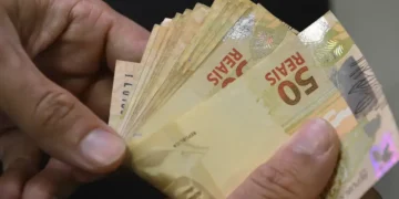 A partir de 24/11: brasileiros que cumprirem esses requisitos vão receber R$ 1.518,00