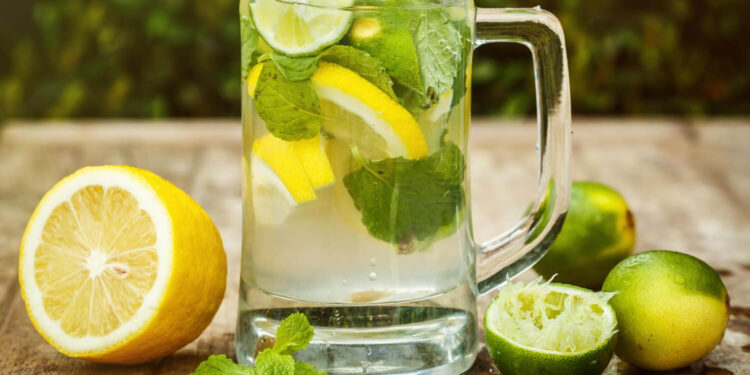 Nem laranja nem limão: o ingrediente que você deve colocar na água para ter energia o dia todo