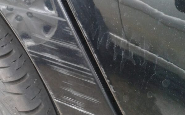 Os "segredos" que os motoristas mais experientes usam para esconder arranhões no carro