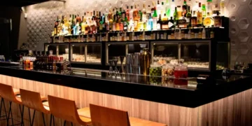 Bar em São Paulo, mistura cultura do Brasil com Japão e foi eleito o melhor de todo o país