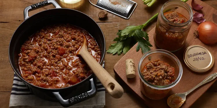 Cientistas explicam por que você tem que tomar cuidado com a comida que faz nesse tipo de panela