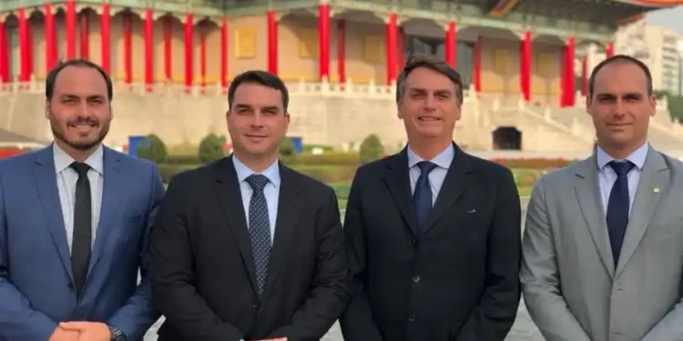 Quem são os atores escolhidos para interpretar Bolsonaro e seus filhos no filme de 2026?
