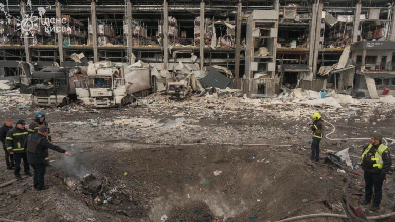 Rússia bombardeia Ucrânia enquanto discute plano de paz com EUA