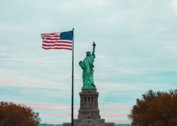 Trump endurece visto: agora pessoas com doença comum no Brasil podem ter entrada proibida nos EUA