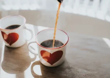 Por que algumas pessoas sentem ansiedade depois de tomar café e outras não