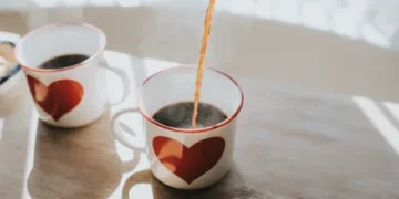 Por que algumas pessoas sentem ansiedade depois de tomar café e outras não