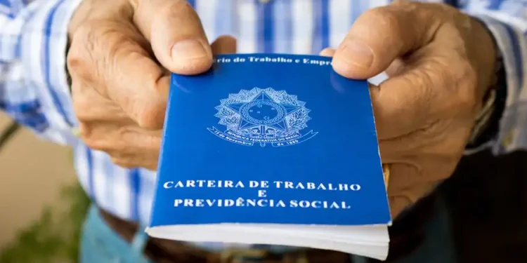 Trabalhadores comemoram: nova lei aprovada pode adicionar até 20 dias de descanso no ano