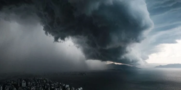 Alerta máximo: Ciclone com fortes chuvas e rajadas de vento pode atingir 5 regiões do Brasil