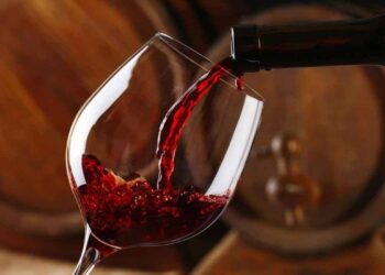 O vinho "diferentão" que virou febre nos restaurantes: descubra por que todo mundo quer provar