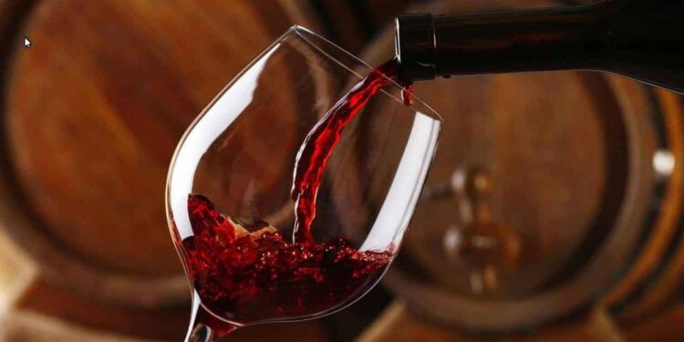 O vinho "diferentão" que virou febre nos restaurantes: descubra por que todo mundo quer provar