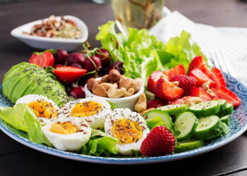 Nutricionistas estão implorando para pessoas acima de 50 anos incluírem esses 3 alimentos na dieta