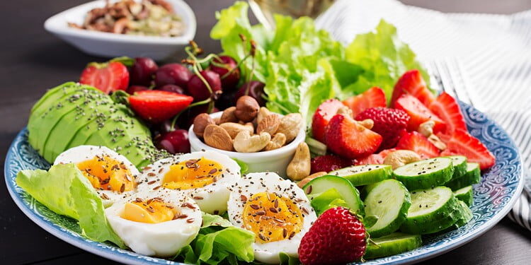 Nutricionistas estão implorando para pessoas acima de 50 anos incluírem esses 3 alimentos na dieta