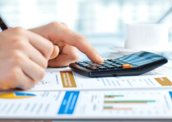 Nem todo brasileiro sabe dessa regra: o que realmente acontece quando a dívida passa de 5 anos