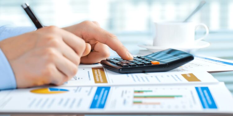 Nem todo brasileiro sabe dessa regra: o que realmente acontece quando a dívida passa de 5 anos