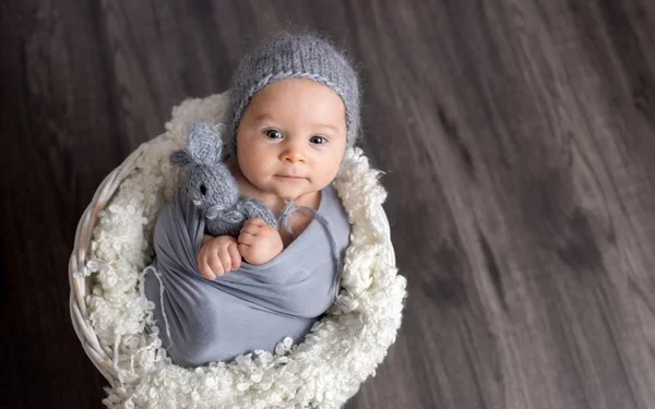 Nomes de meninos dos anos 70 que estão de volta à moda