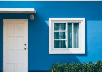 Adicione um punhado desta substância química na frente da casa e proteja seu lar das más energias por semanas