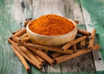 Misturar canela e vinagre: por que recomendam fazer isso e para que serve