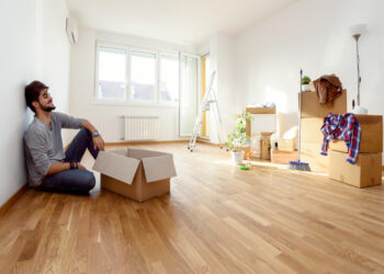 Está morando sozinho? Governo pode te pagar R$ 600 por isso